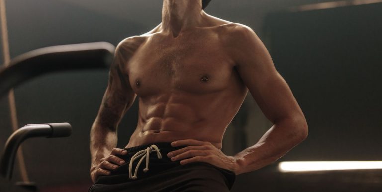 A Fitness Expert Shares 10 Tips That Any Guy Can Use to Get a Six-pack in Just 4 Weeks