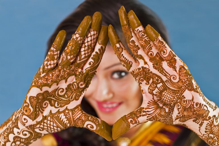 10 Natural and Easy Tips for a Darker Mehndi Colour