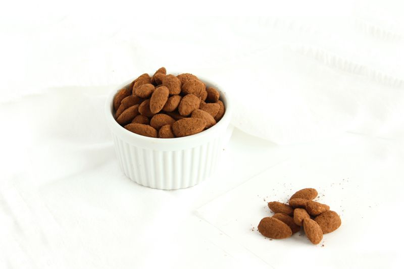 Mocha Dusted Almonds: A Satisfying, Chocolatey Snack